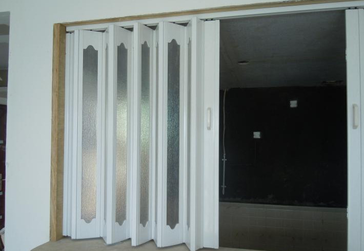 Quality Interior PVC Folding Door , Plastic Accordion Sliding Door 0.1-0.3 m / s Opening Speed for sale