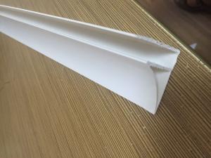 Quality 4CM Glossy Extruded Plastic Profiles Top Clip For Room Roof Garden Drainage Board for sale