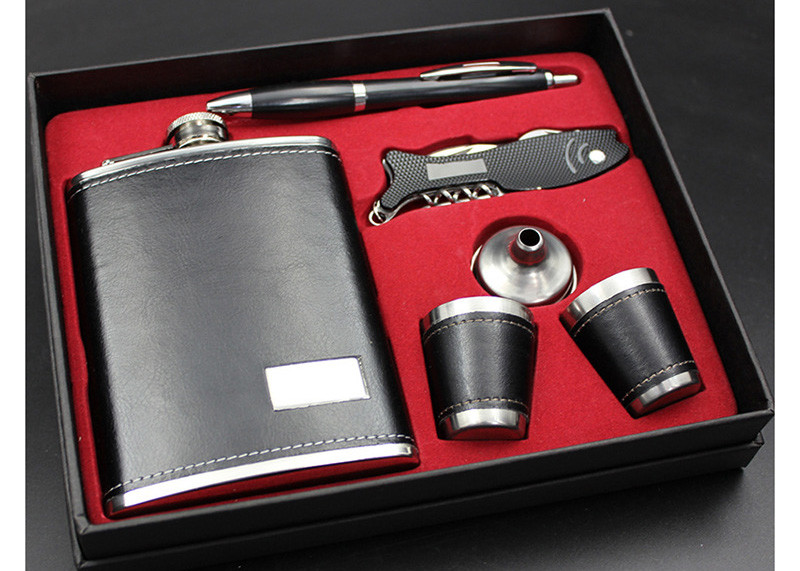 Lightweight 8oz Hip Flask Gift Box Set , Personalised Hip Flask With Cups
