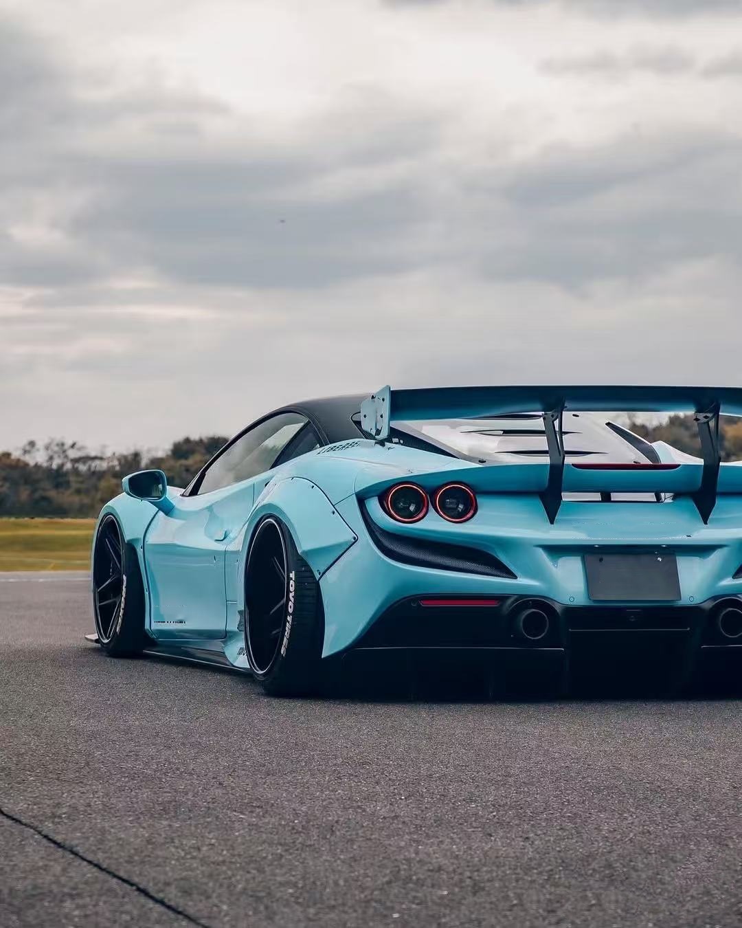 F8 Ferrari Auto Body Kit LB Style Blue Carbon Fiber Spoiler Lip Wide Body Kit Wheel Arch