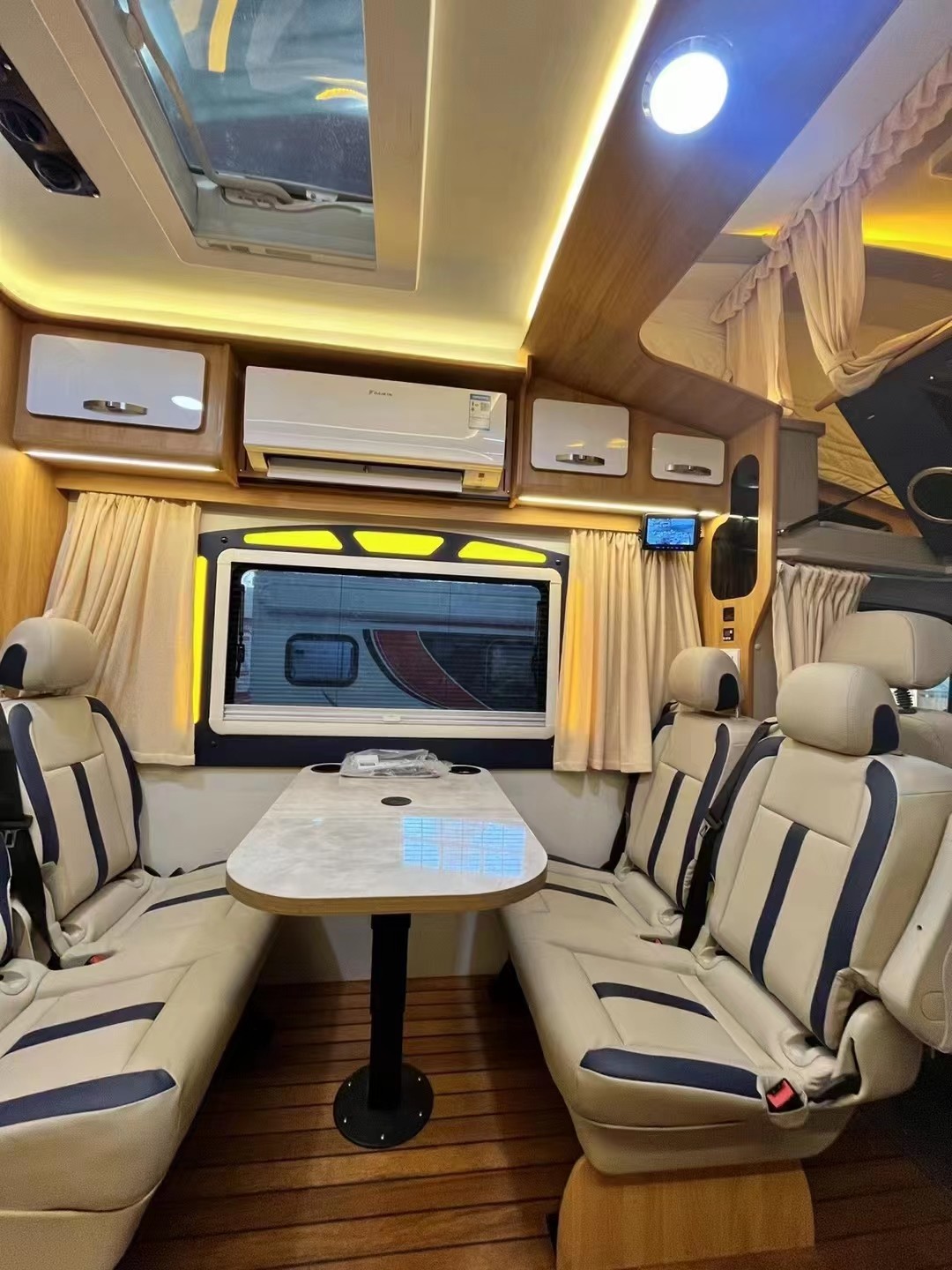 4x2 Mobile House Truck Automatic RV Motorhome For Travelling Euro VI