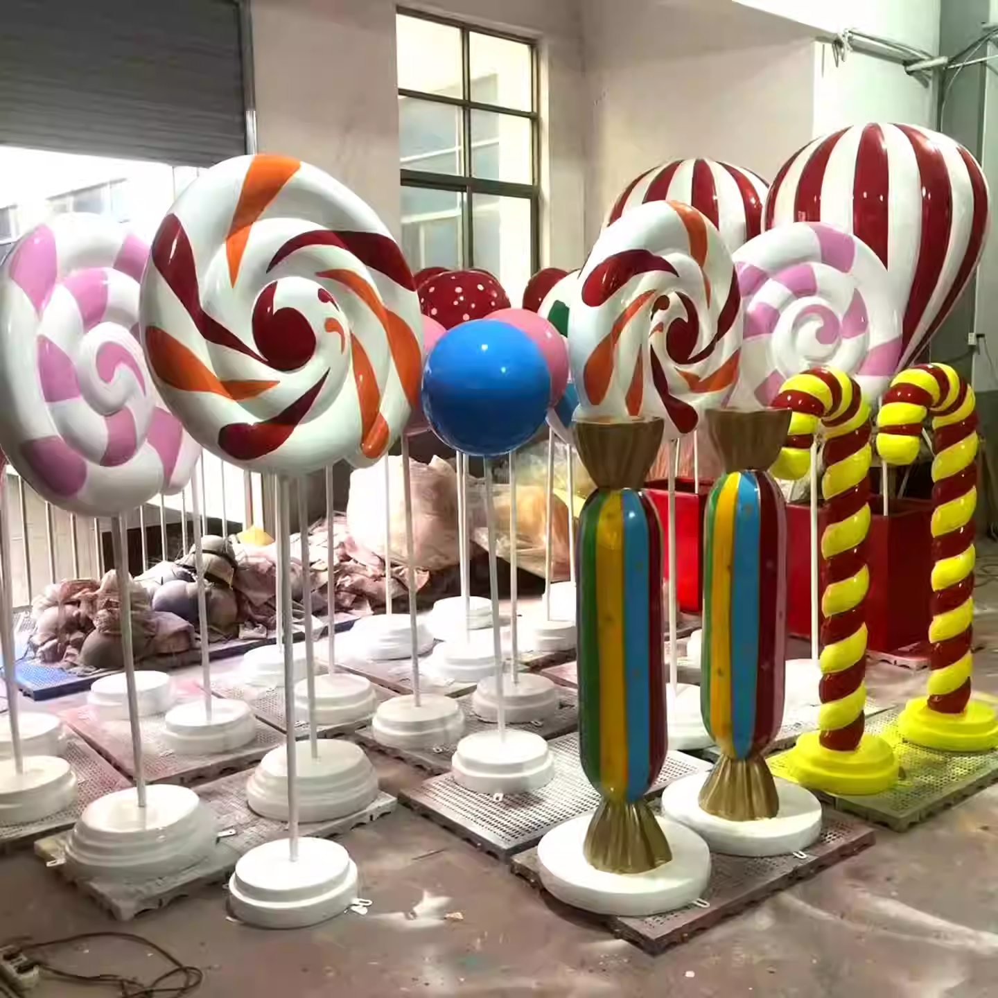 High Quality Resin Sculpture Customizable Fiberglass Candy Lollipop Statue for Garden Theme for Holiday Decorations Mall Props