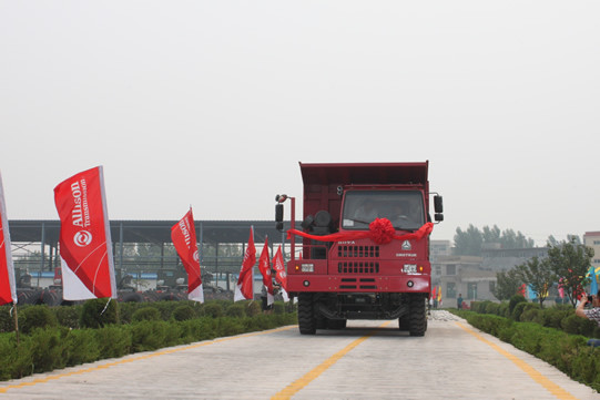 Underground Mining Dump Trucks / Howo 70 tons mine dump truck with spare parts