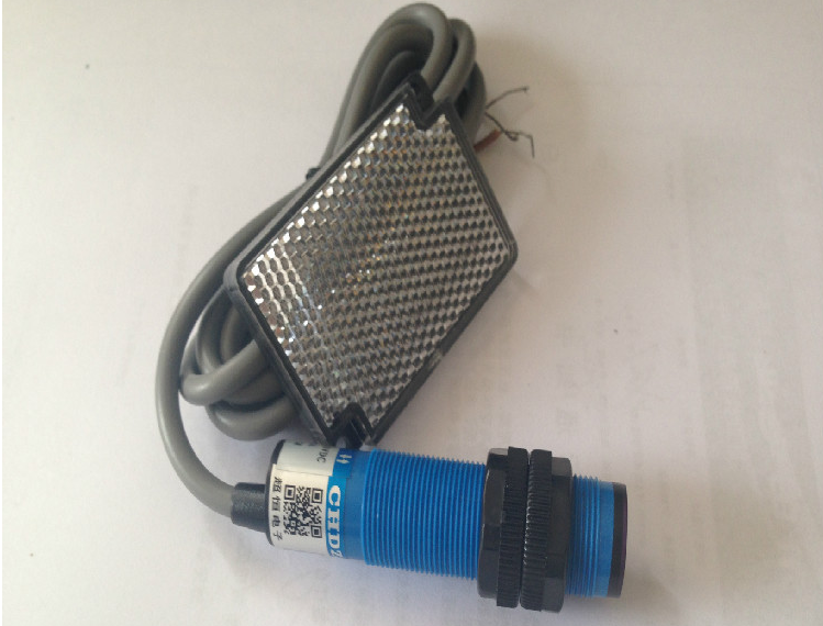 DC6-36V NPN,3-wire NC,diameter 18mm photoelectric sensor diffuse photoelectric switch With baffle
