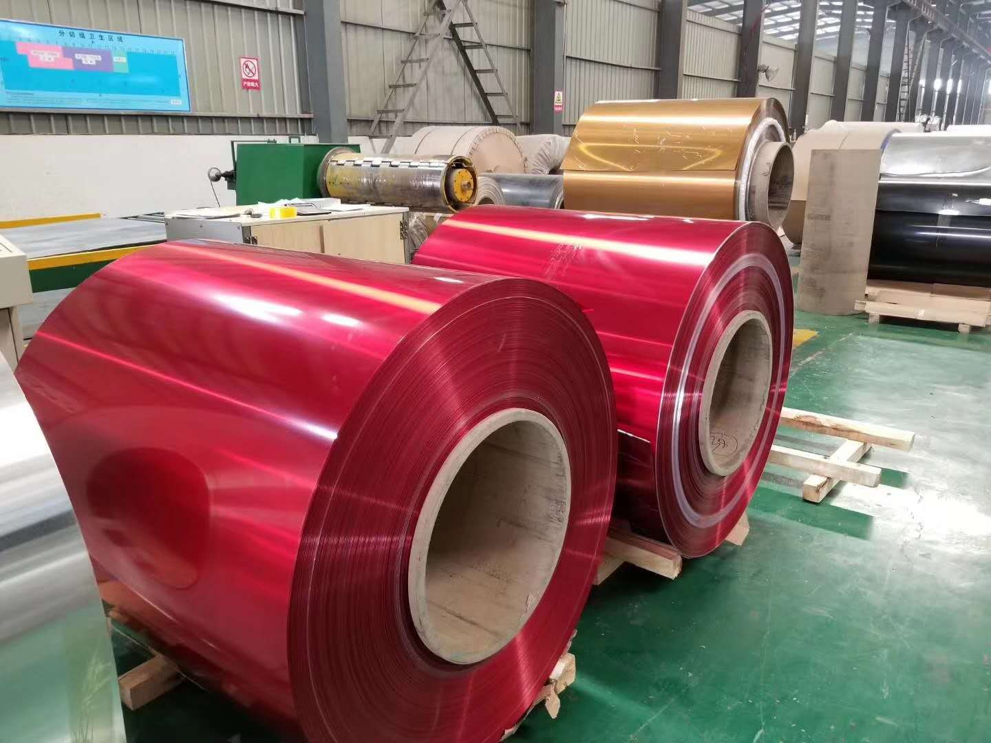 PE Prepainted Colour Coated Aluminum Coil PVDF 3015 3003 200mm For Wall Decoration