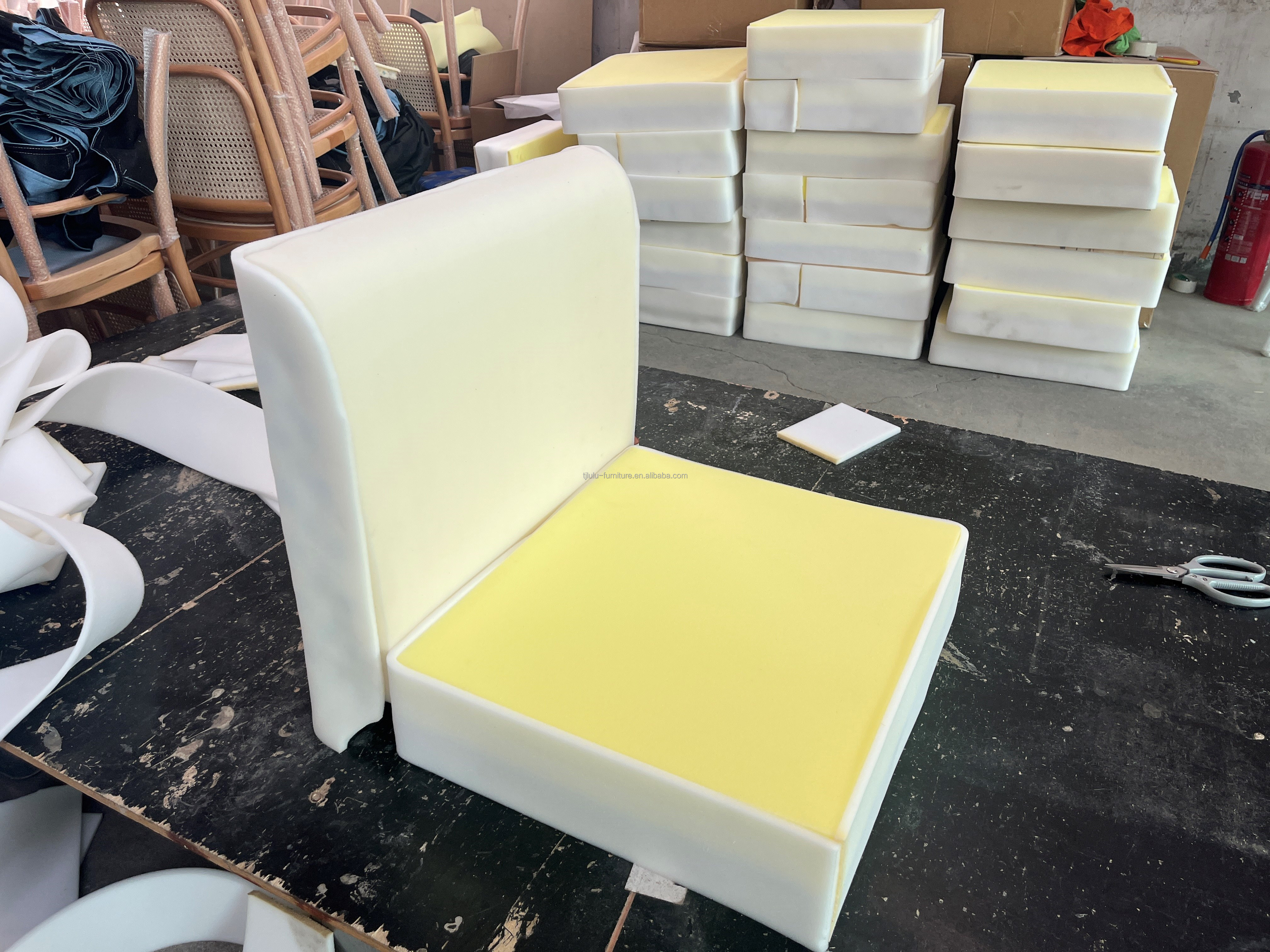 Living Room Accent Arm Chair Modern Nordic Wood Chair with Velvet Lamb Wool Hotel Design Furniture in White/Black/Yellow