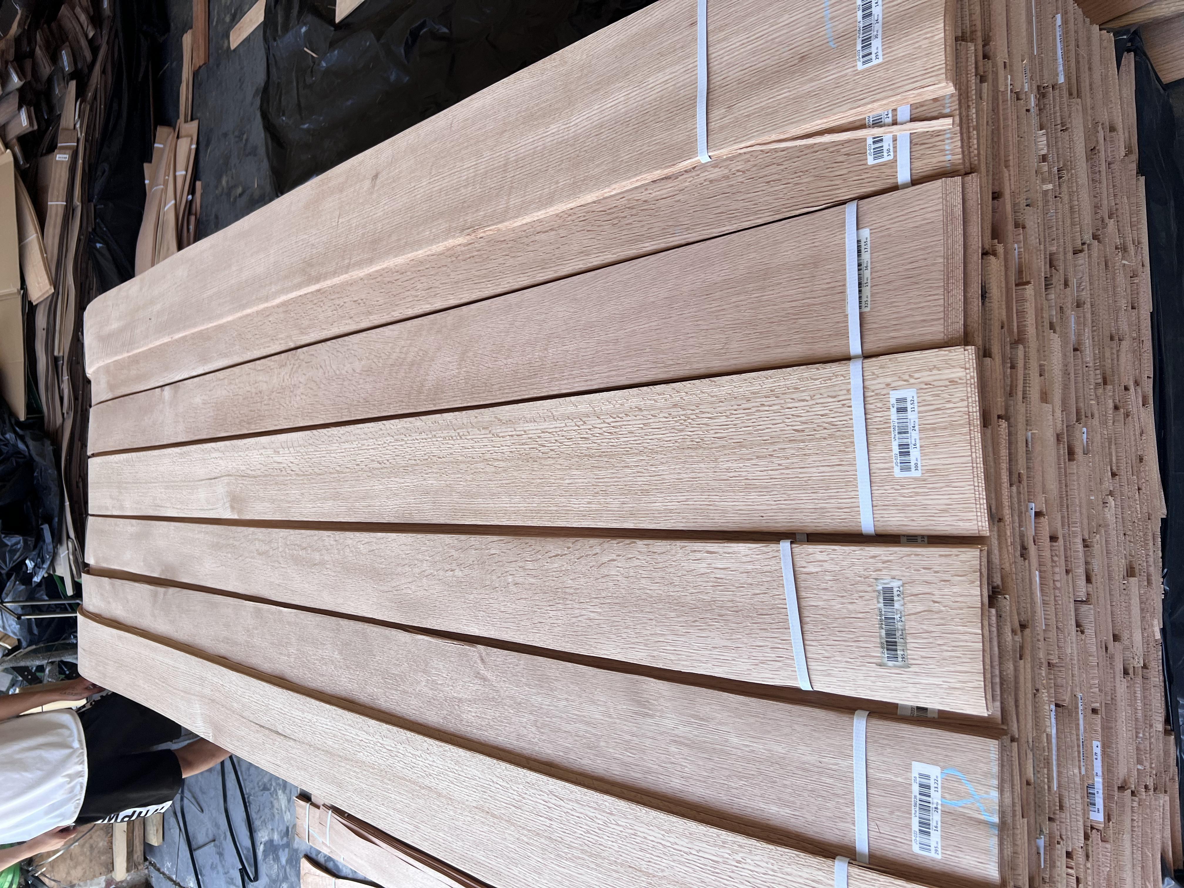 Customizable Mountain/Straight Grain Natural Wood Veneer 0.45Mm 0.5Mm 0.6Mm Natural Wood Veneer Roll Red Oak Veneer