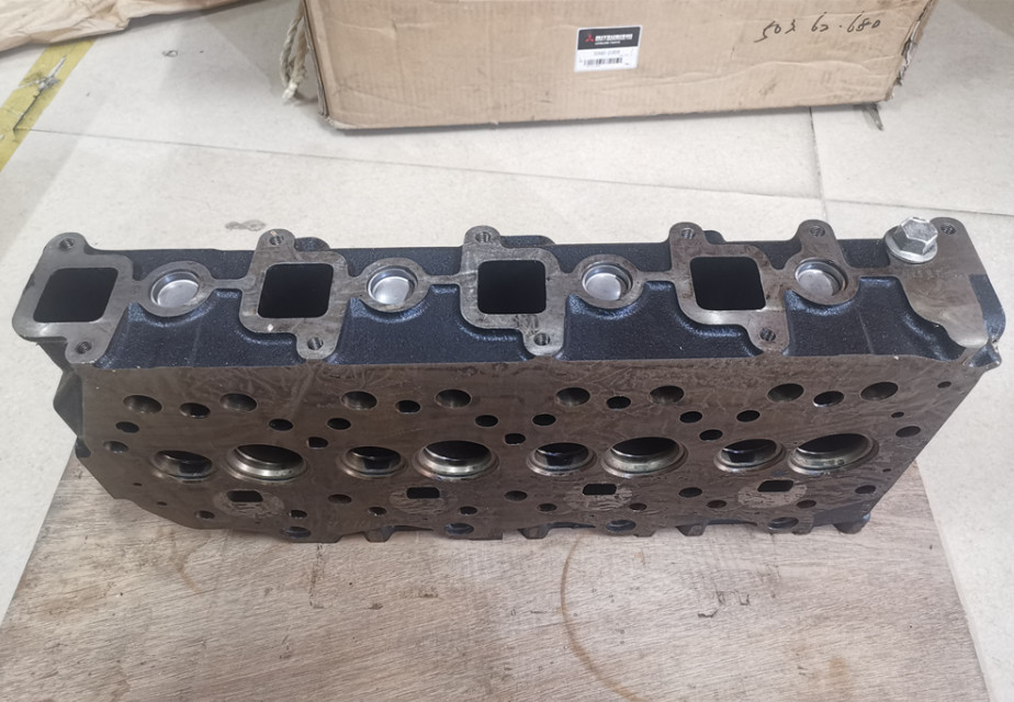Forklift Cylinder Head assembly With valve and valve spring For S4S 32A01-21020 32A02-11020 32A01-01020 32A01-01021