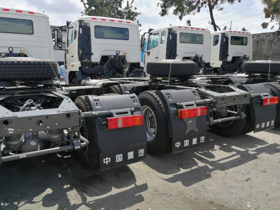 Cheap price HOWO new model E7G 6x4 horse trcator truck for Tanzania Zambia market