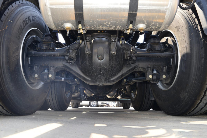 Shacman Heavy Truck High-Roof Air-Conditioning Shroud 560 Horsepower 16-Speed 6X4 AMT Tractor