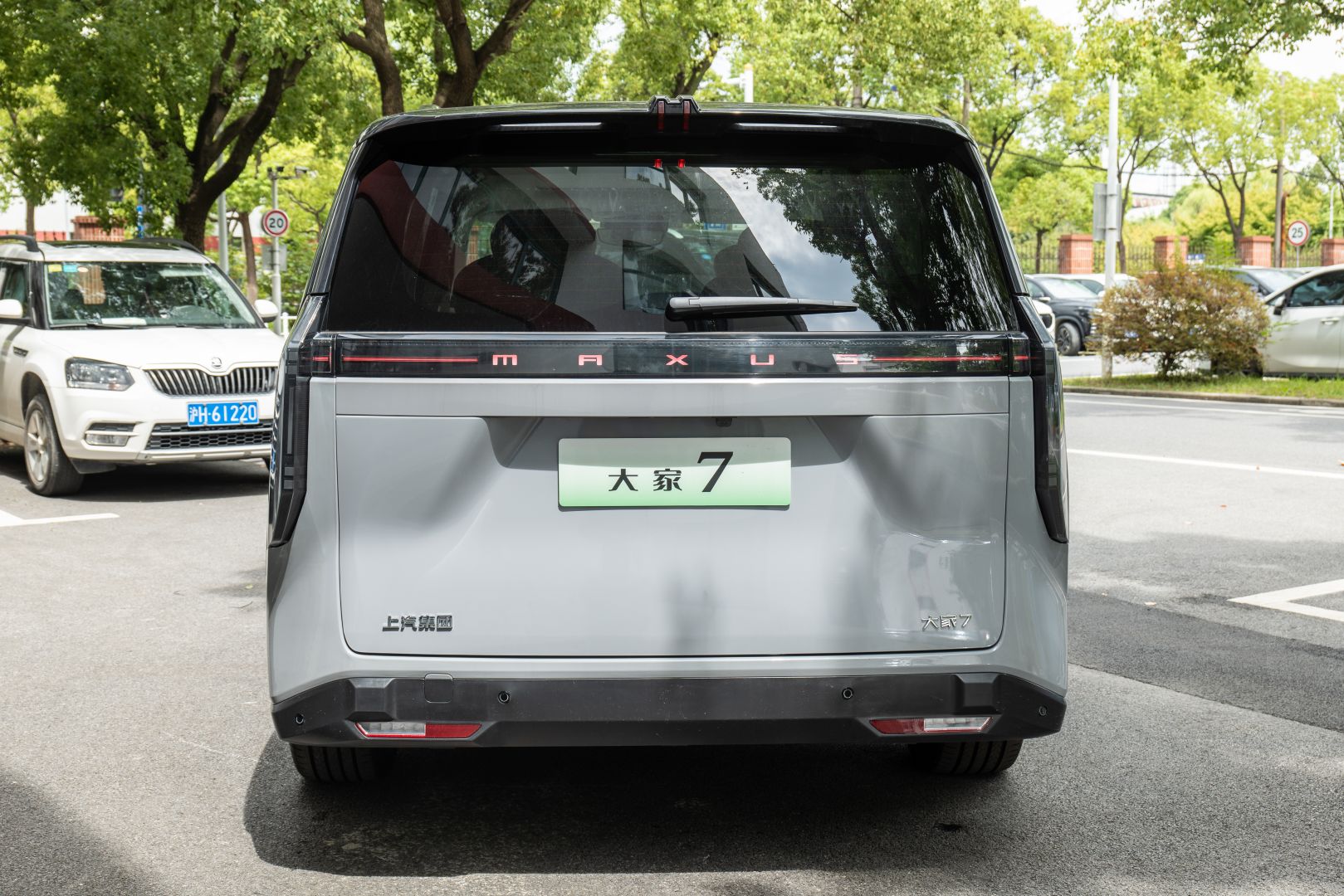 SAIC MAXUS MIFA 7 The Ultimate 5-door 7-seater MPV for 's Commercial Vehicle Market Featuring Front Drive and Large Space