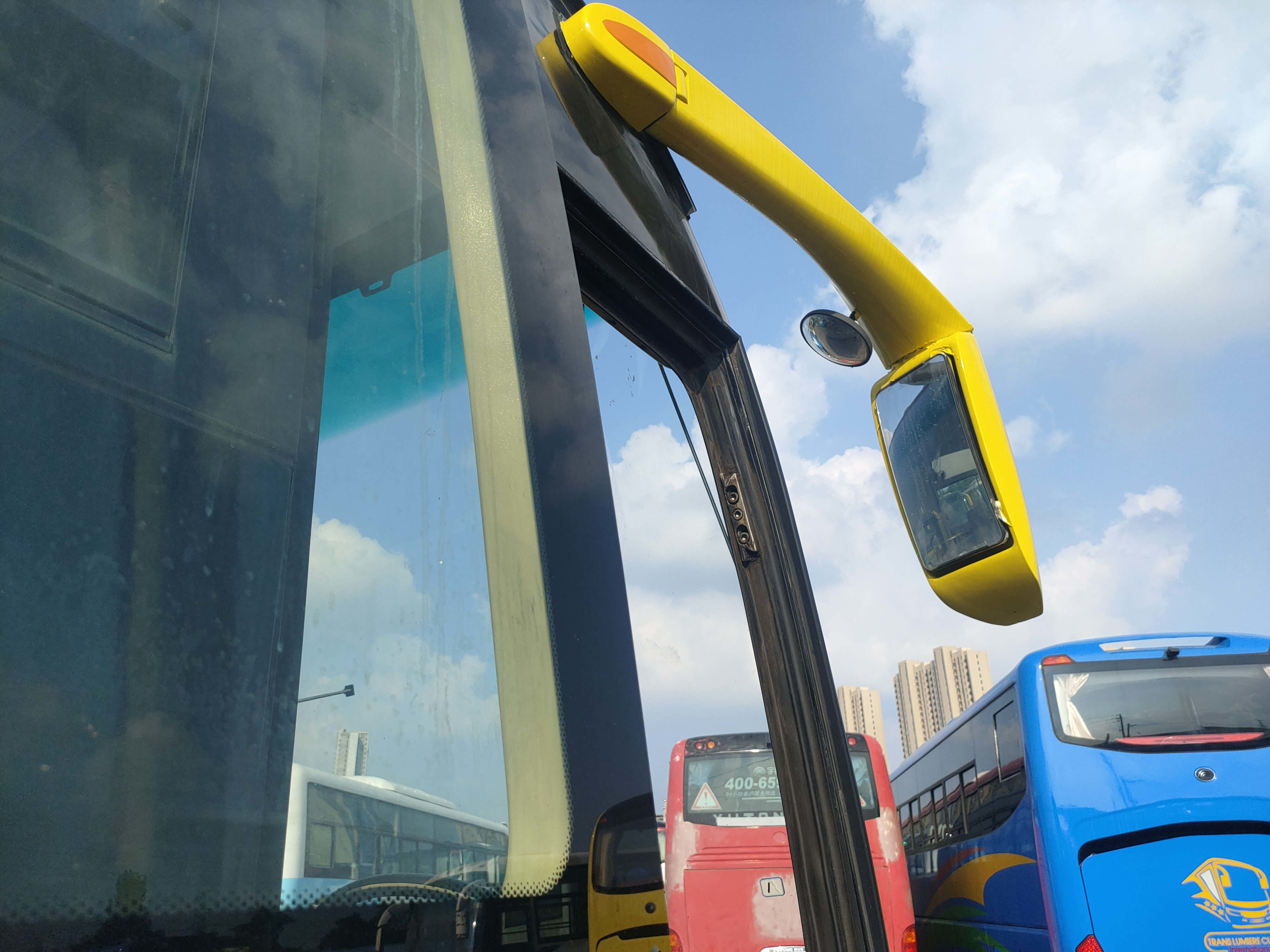 2+3 Layout 60seats Used Yutong Buses Luxury Coach Africa 10 Meters Buses Air Bag Suspension ZK6110