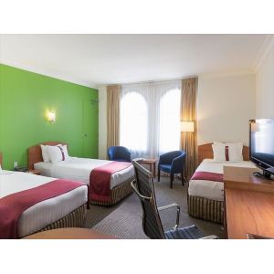 China Kampong Speu hotel furniture supplier made wood furniture Hotel room design of bedroom set with TV table desk on sale