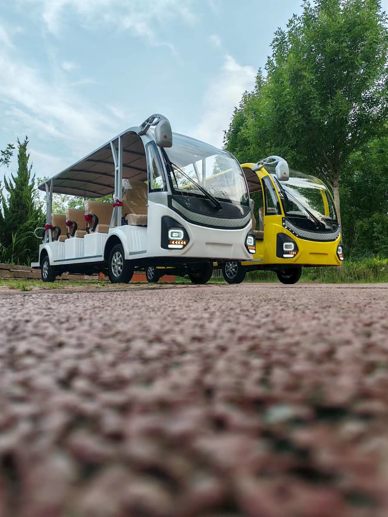 14 Seats Tourist Shuttle Car 4-Wheeled Electric Shuttle City Sightseeing Bus Off Road Tour