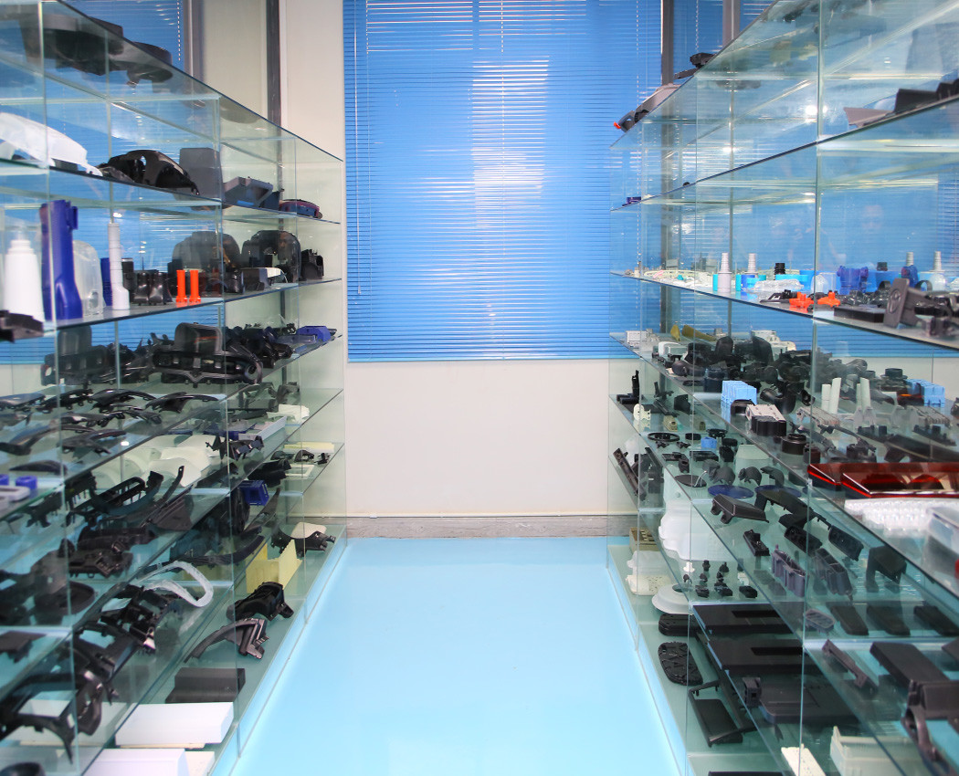 718H NAK80 2316 S136 Plastic Injection Tooling Customize 500000 Times