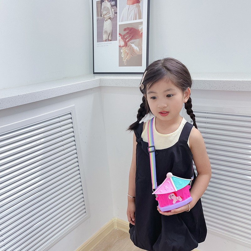 Carousel Kid CrossBody Shoulder Bag BPA Free Silicone Pencil Case For Stationery And Makeup Organization School Supplies
