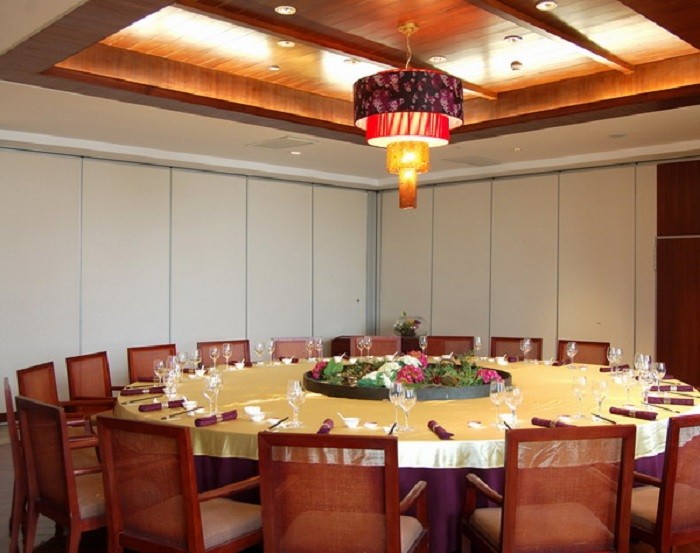 Standard indoor Banquet Hall Wooden Partition Walls Voice Insulation