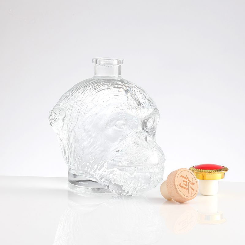 Healthy Lead-free Glass Bottle for Wine Vodka in Customized Colors and Diverse Styles