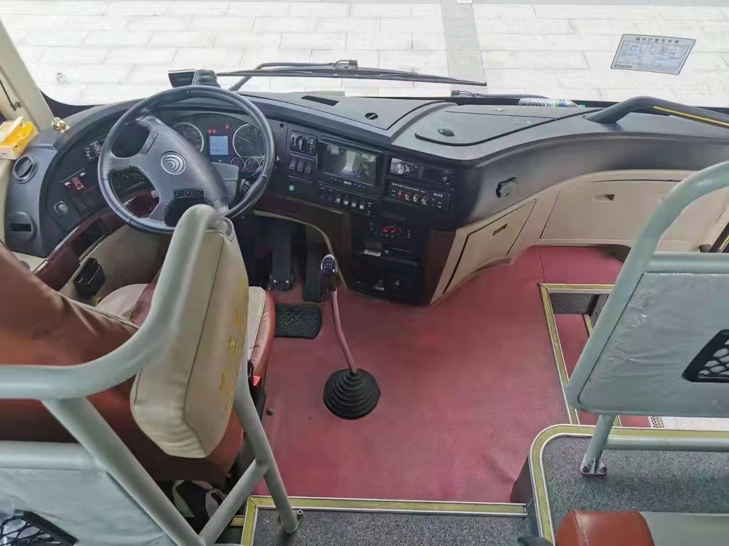 Bus Yutong Used ZK6116 Passenger Bus 50 Seats Tourist Bus Yuchai Engine Double Doors