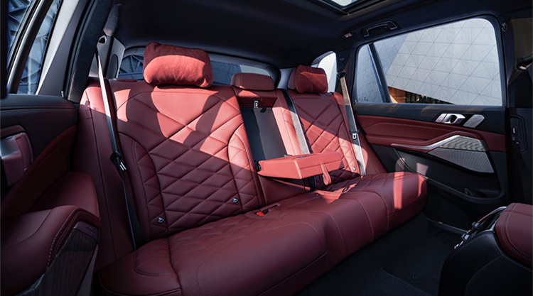 Family-friendly B-MWs X5 Sporty Luxurious Off-road SUV with Max Speed of 222km/h and LED Headlights