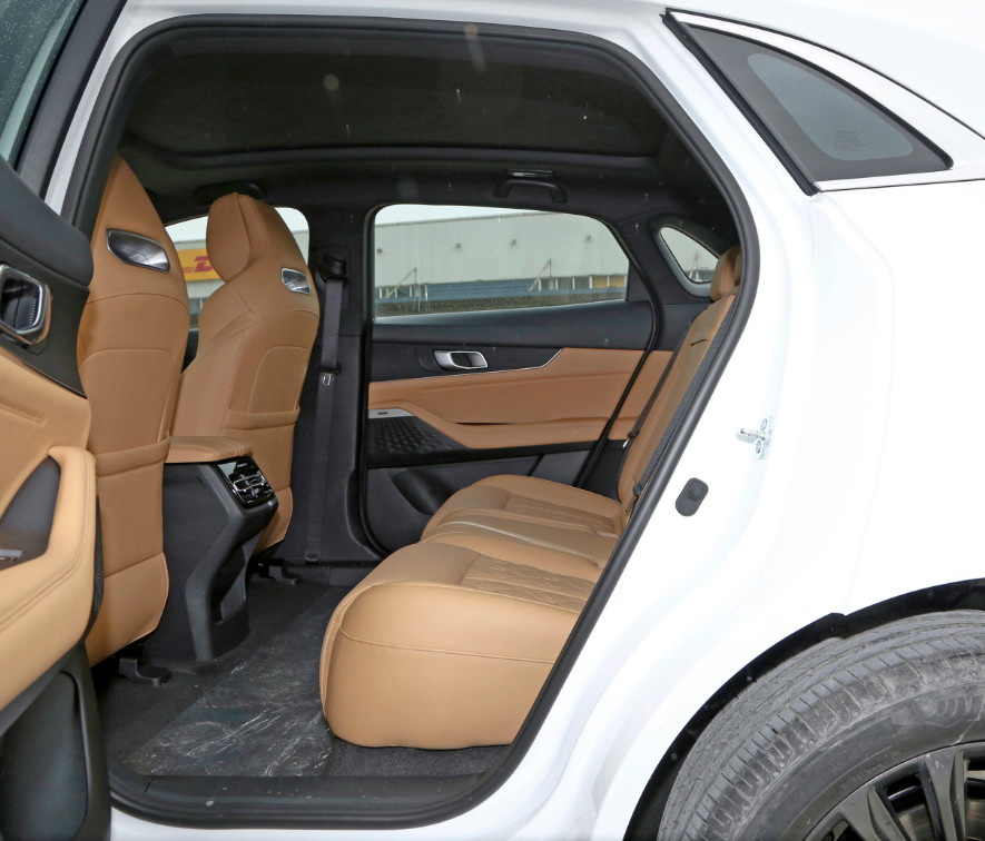 8 Gear Automatic Manual UNIK 2.0T 2021 Excellence Version 5 Door 5 seats SUV