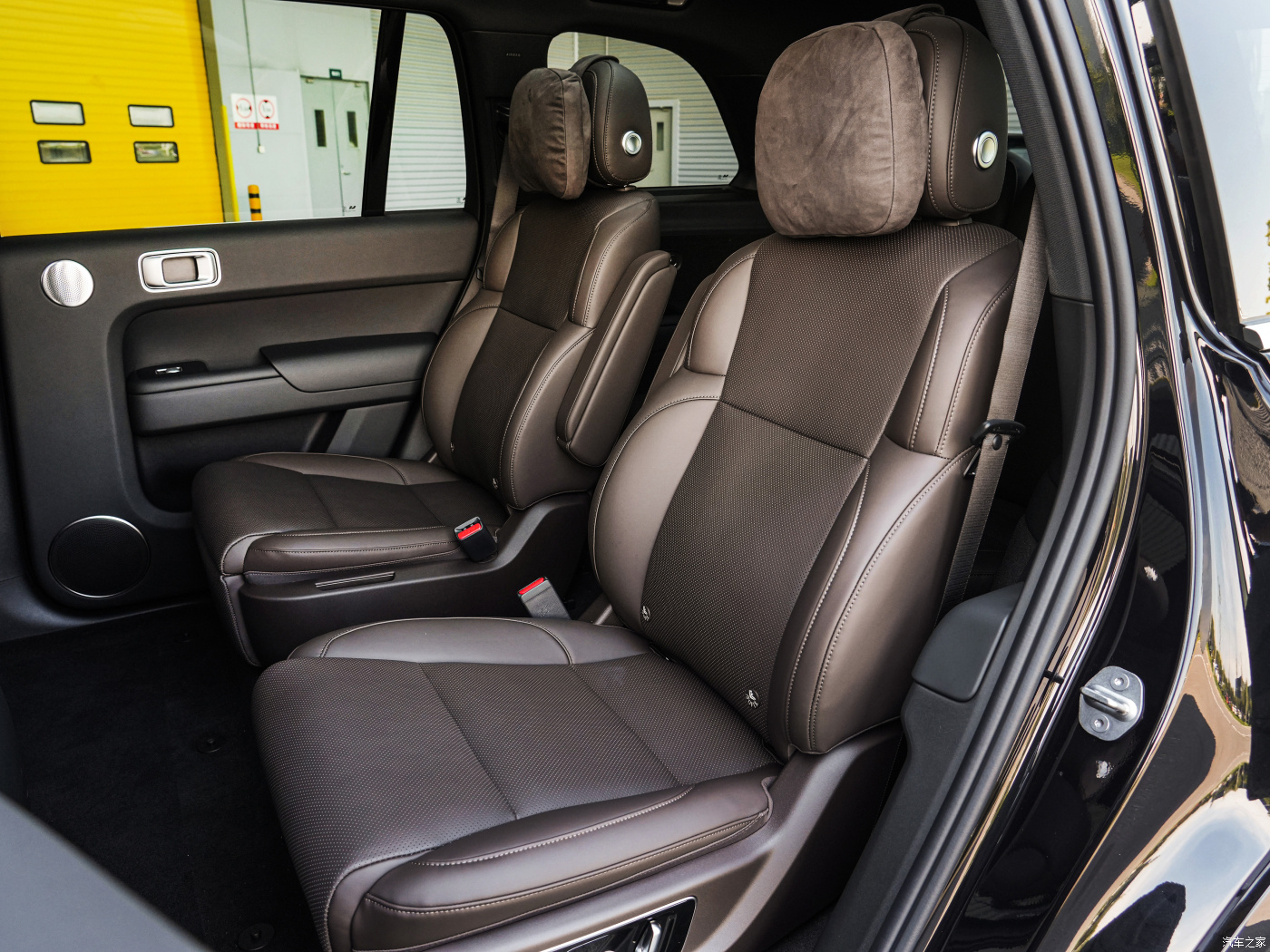 449ps Electric Motor Powers 2024 Max SUV by Li Auto Large Space Luxury Hybrid Lixiang L9 with 5218*1998*1800 Dimensions