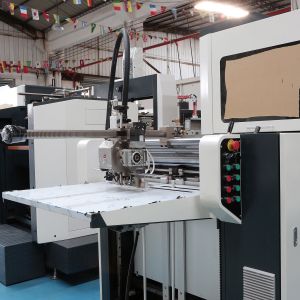 China Visual Positioning Book Case Making Machine 15 - 40pcs/min on sale