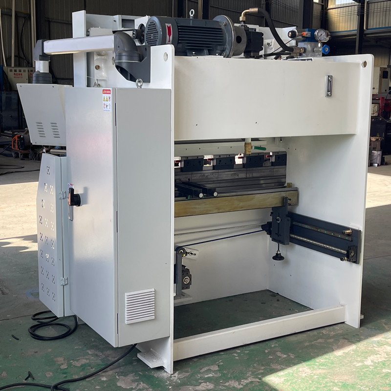 300KN Nominal Pressure Hydraulic Press Brakes 1600mm CNC Bending Machine With Tp10s Controller