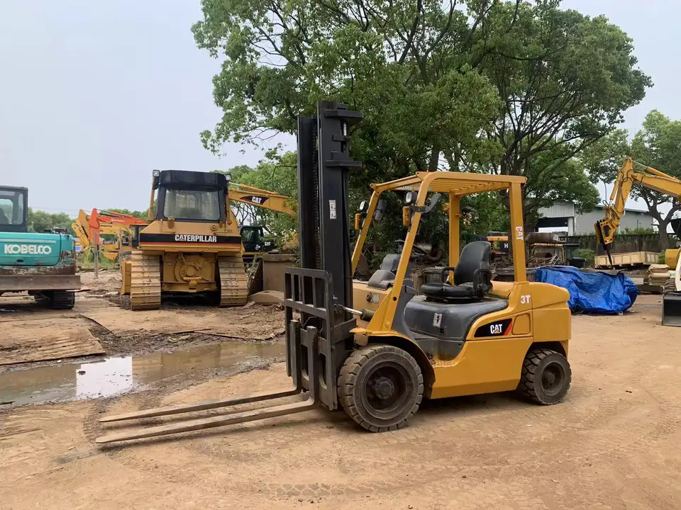3 Ton Diesel Cat Forklift in Japan with Standard Lifting Height and 150mm Fork Width