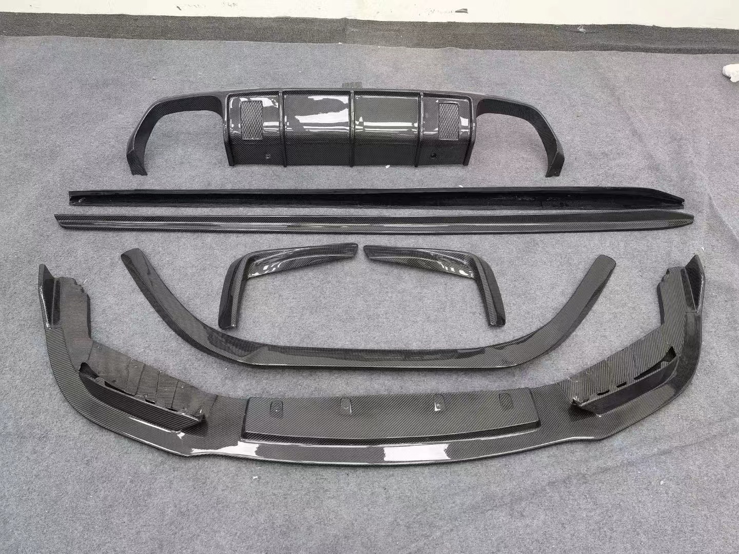 For BMW M8 Carbon Fiber Body Kit M8 Upgraded Vors Style Carbon Fiber Front Lip Diffuser Spoiler Side Skirt Body Kit