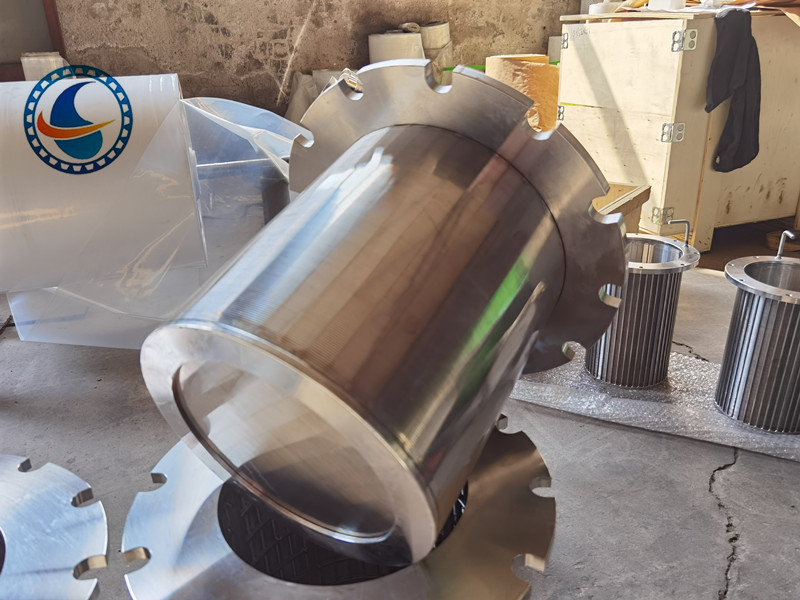 Corrosion Resistant 500mm Length Duplex Steel 2205 Wedge Wire Screen Strainer Pipes For Oil And Gas Industry