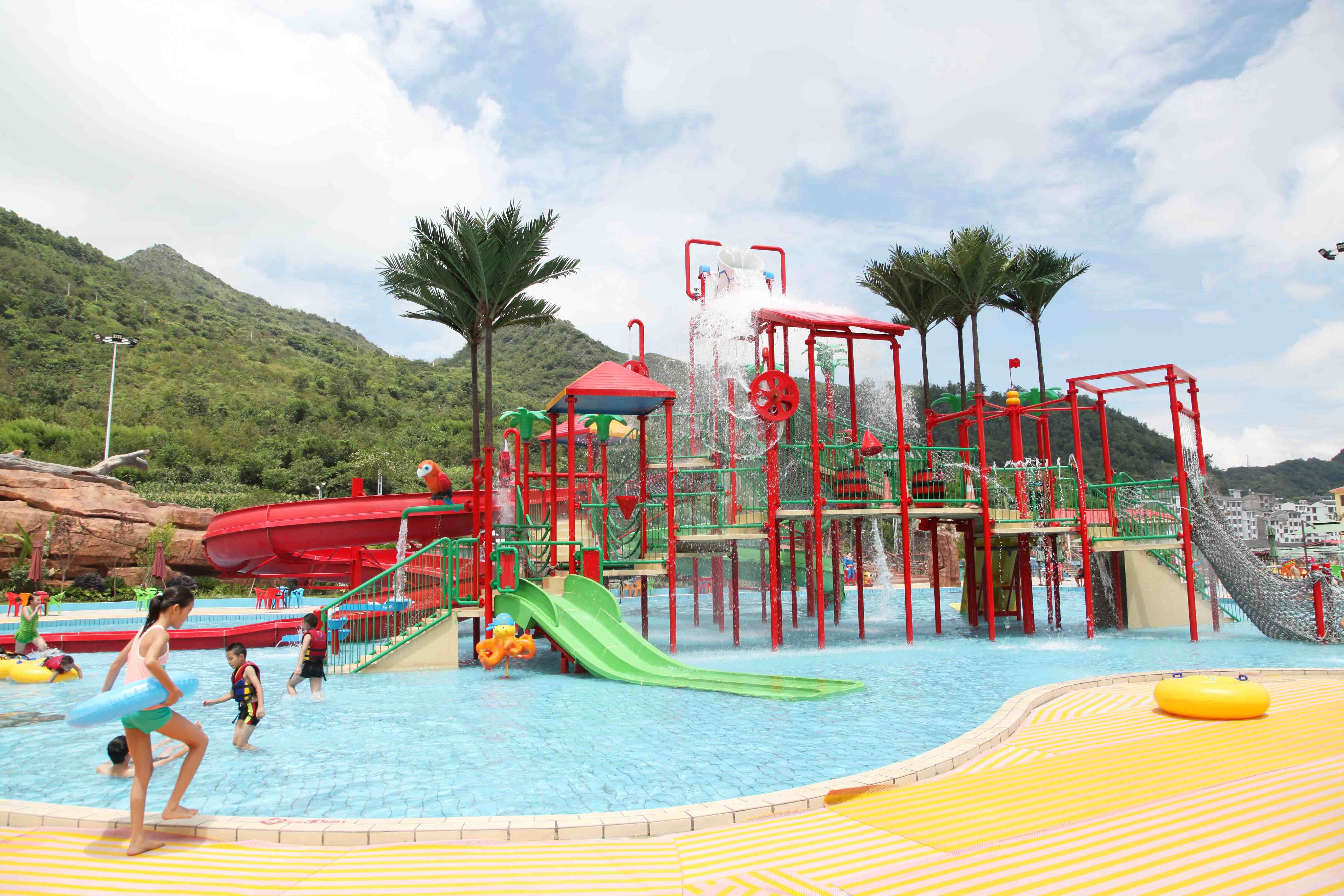 Large Kids Water Play Equipment / Mini Water House With Children Slide , 11.5*12.5*6.5m
