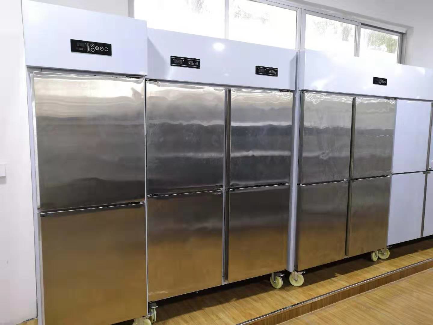0 ~ 10°C - 18°C~ -20°C Commercial Upright Refrigerator One Layer Shelf Inside