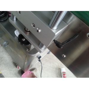 Quality PLC Screen Adhesive Labeling Machine Ss304 Bottle Sticker Machine for sale