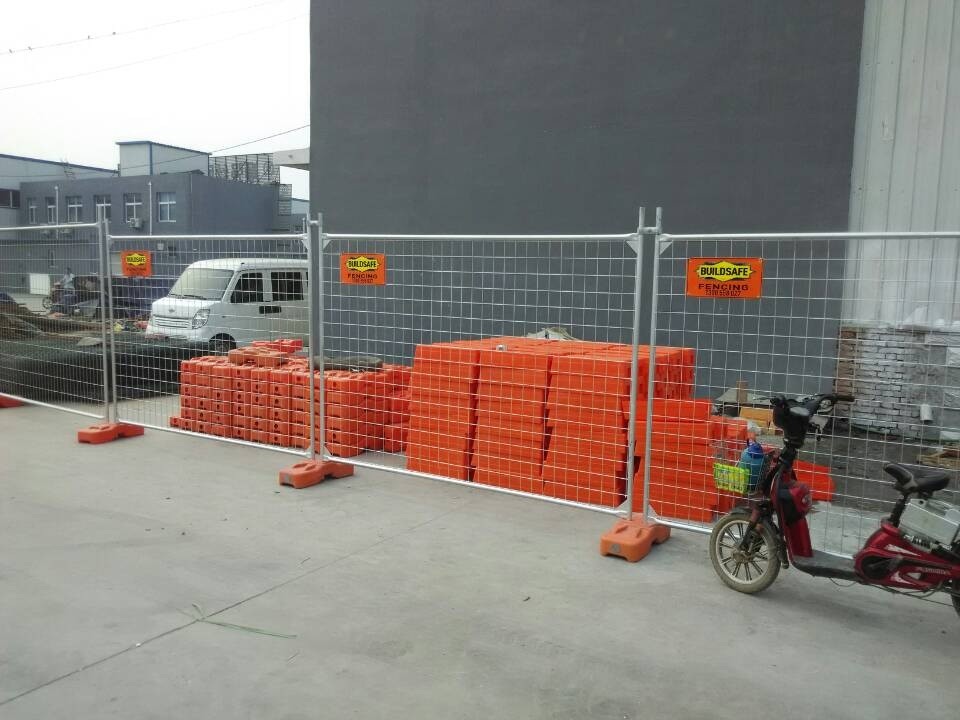 Hot Dipped Galvanized Temporary Fence AS4687-2007 Standard 42 microns Zinc thick 2.1m height and 2.4m width
