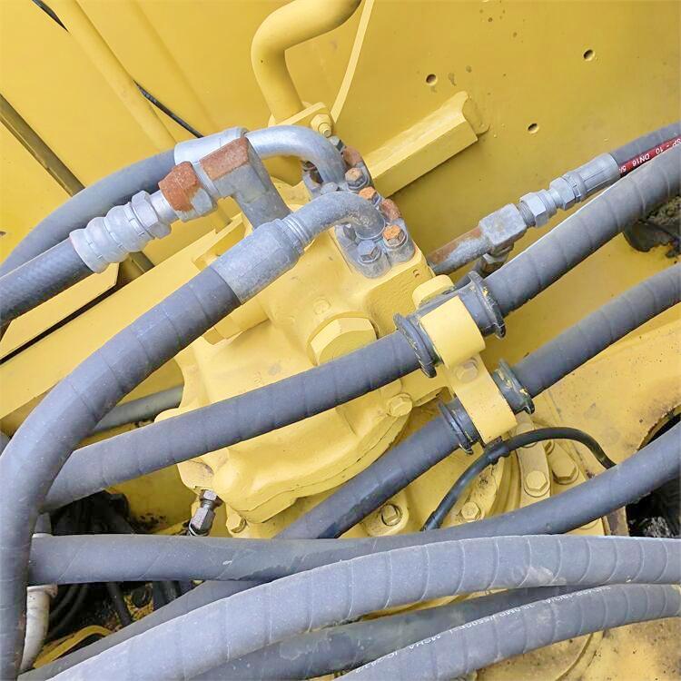 Japan Used Komatsu PC200-8 Excavator Original Hydraulic Valve Cummins Engine Second Hand