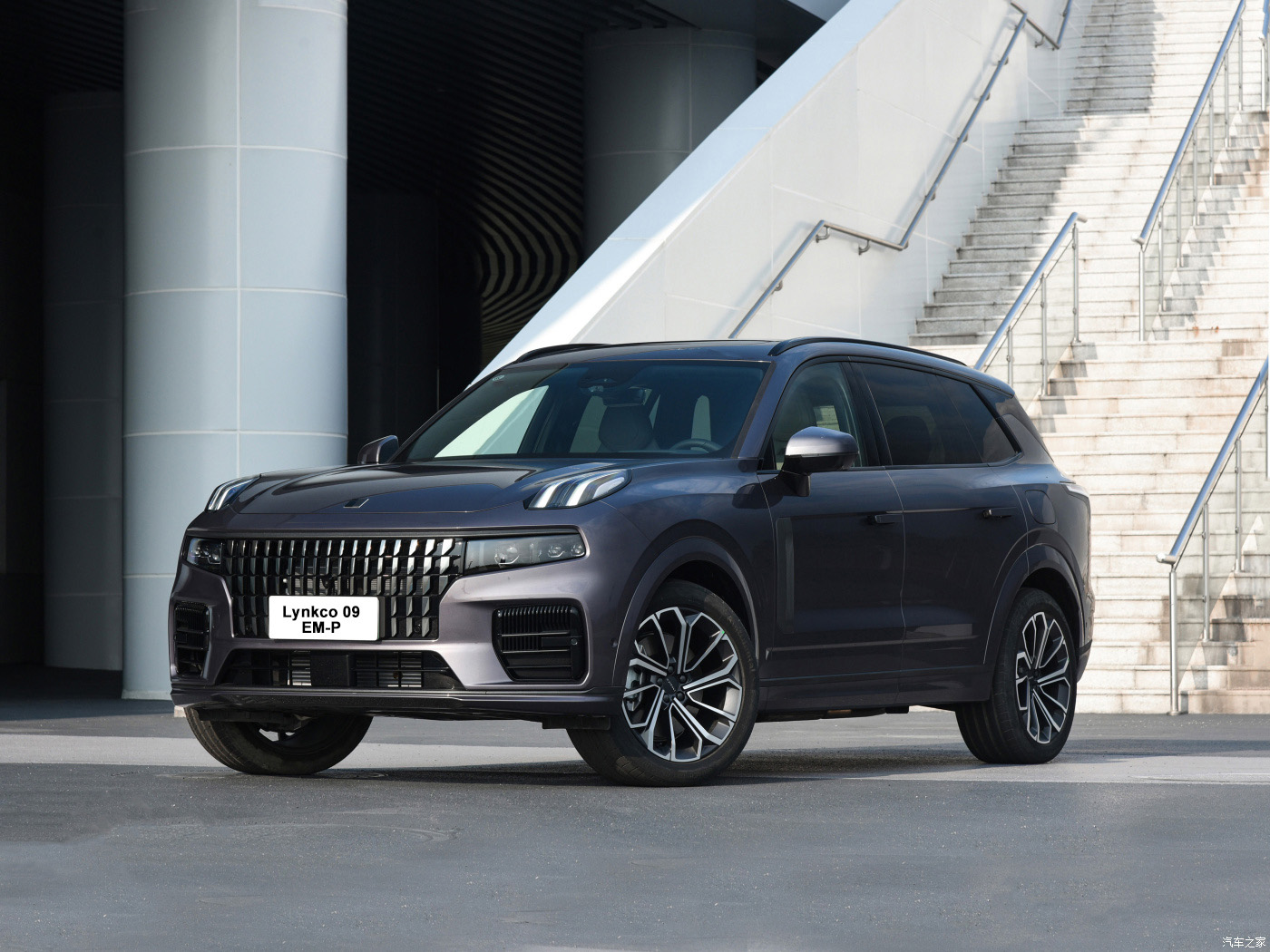 2023 Geely Lynkco 09 EM-P PHEV Petrol electric hybrid suv at with and pure electric cruising range of 150km