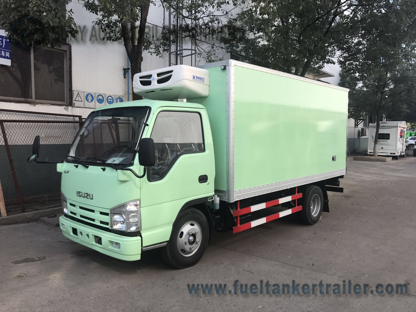 ISUZU 15ft 1-4 Ton 6 Wheel Refrigerated Delivery Truck For Meat And Fish