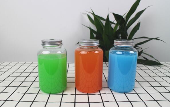 PET 500ml Clear Plastic Bottles With Lids Cylinder Shape Custom Logo