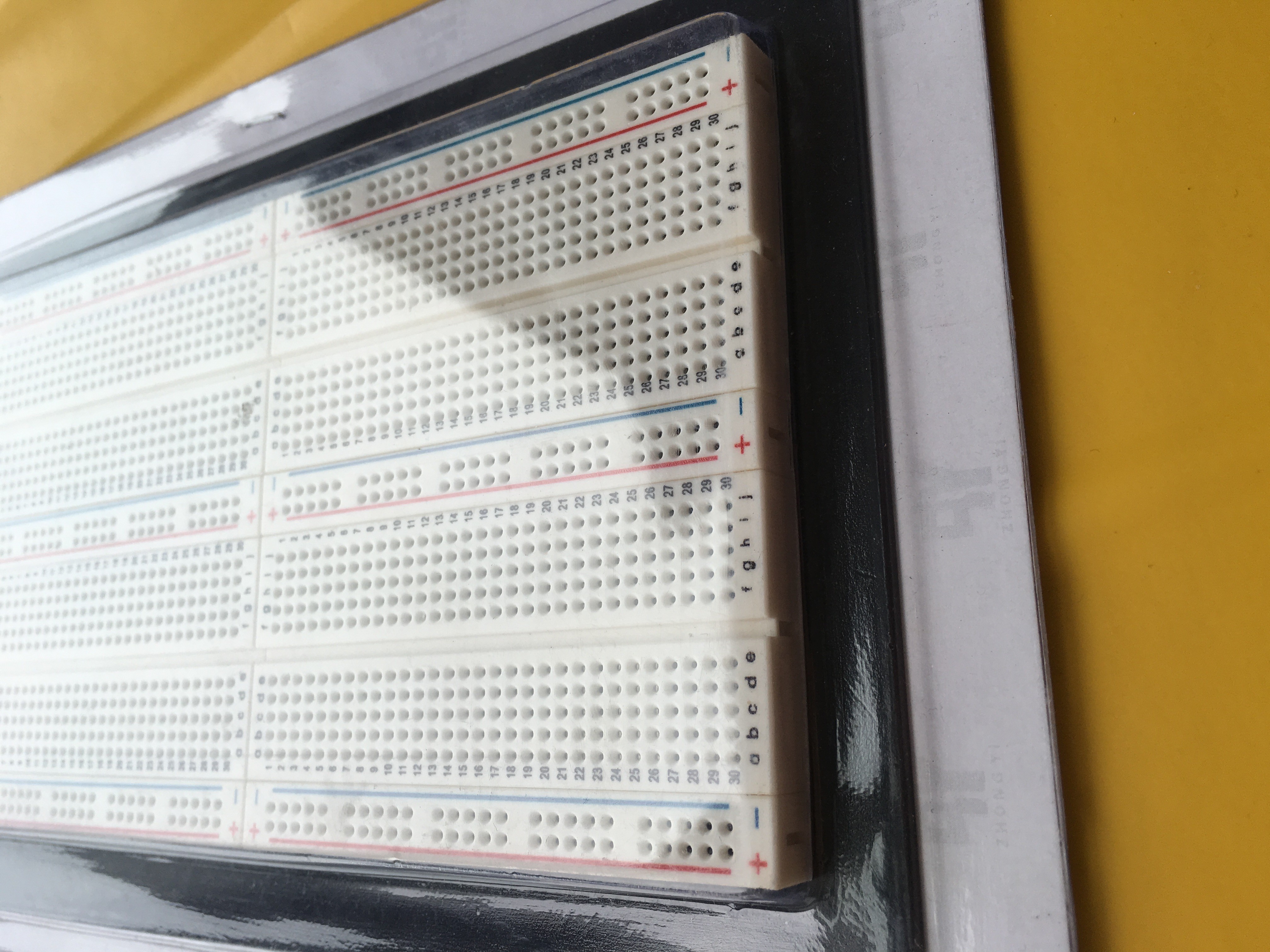 Reusable Color Printed Round Hole Breadboard With Black Plate