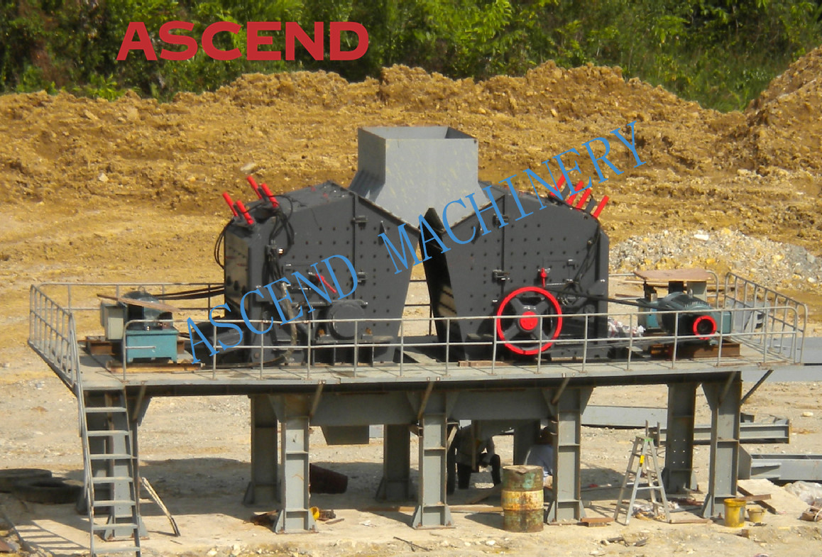 Horizontal Shaft Impact Stone Crusher Machine Mobile For Mine , Cement
