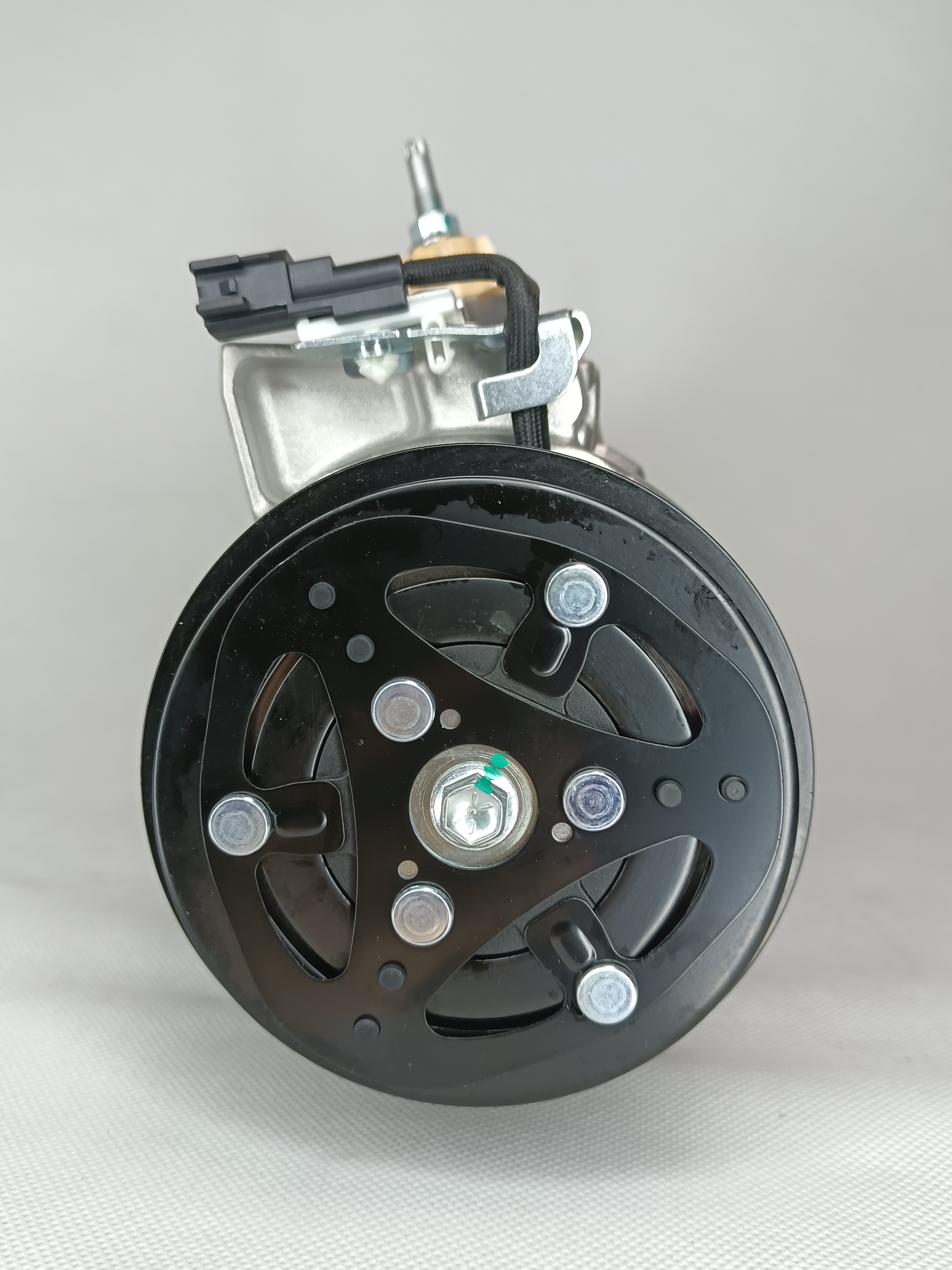 OEM DG9H19D629TA R134a Car AC Compressor For Ford Mondeo2.0