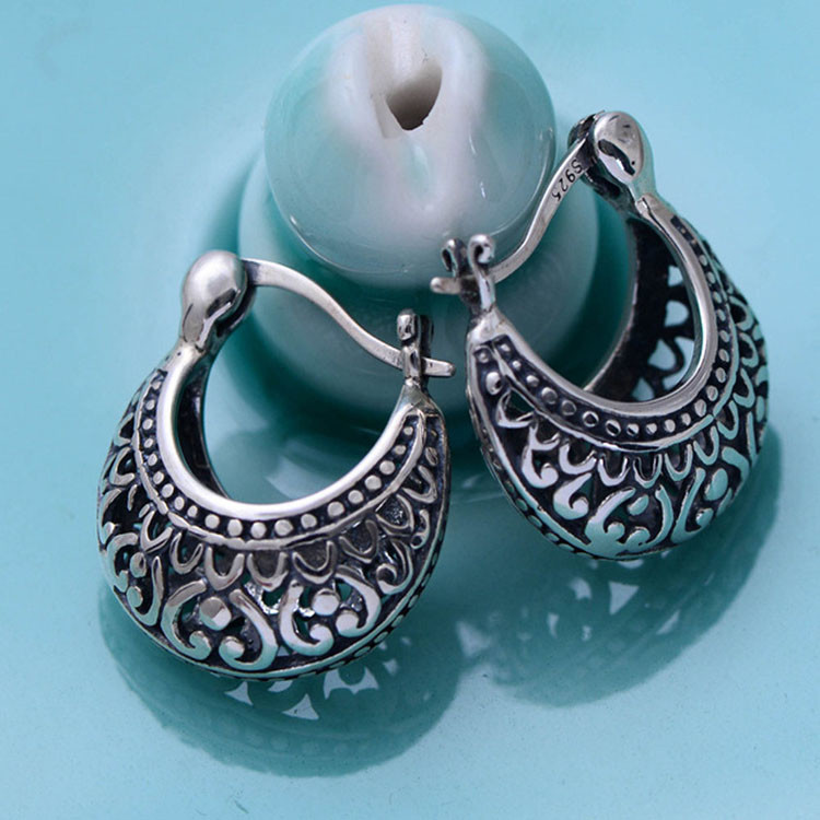 Vintage Hollowing Out Engraved Designs Sterling Silver Hoop Earring (051071W)