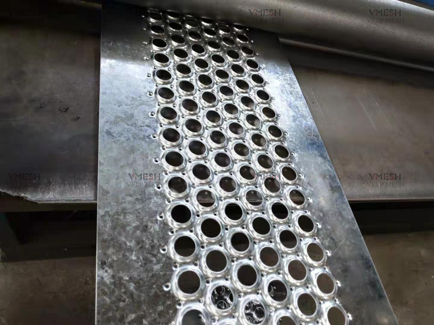 Roof Top Anti Skid Catwalk Grip Strut Safety Grating 2.0-4.0mm Thickness
