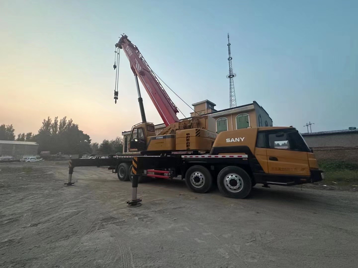 Used CRANE SANY 80TON ZOOMLION 100ton 90ton Good price good condition 90% new,low hours,original brand