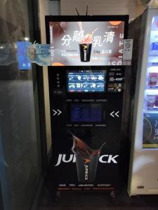 China CE Instant Tea Vending Machine Coffee Drink Vending Machine H 1830mm on sale