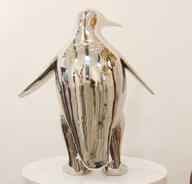 Contemporary Indoor Penguin Metal Animal Sculptures With Steam Resistance