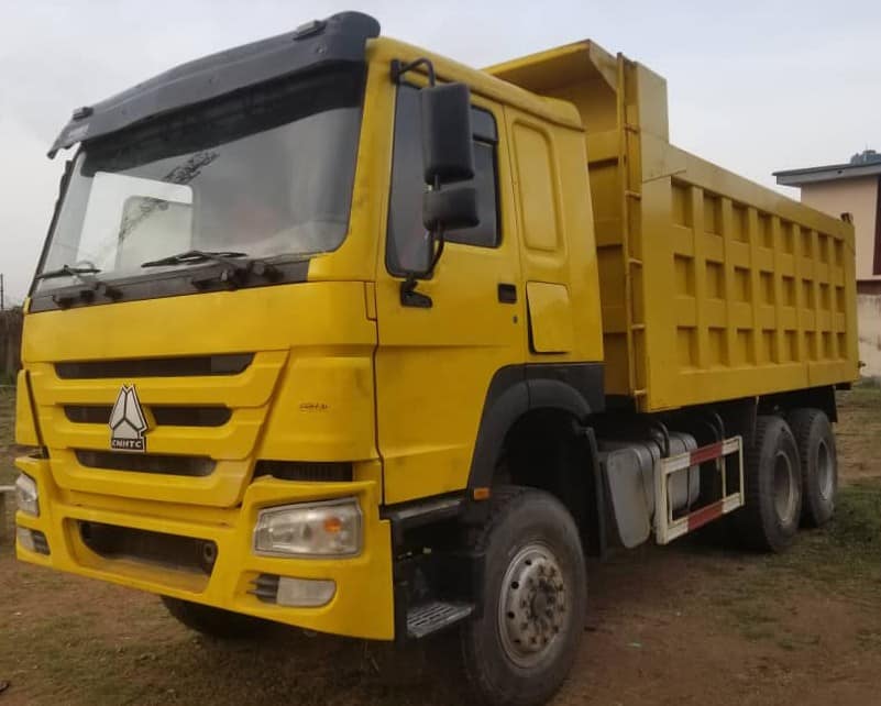 6930*2500*2860mm curb weight 6.4T 8 Leaf spring with shock absorber suspension Hydraulic control with air booster 4x2 Dumper