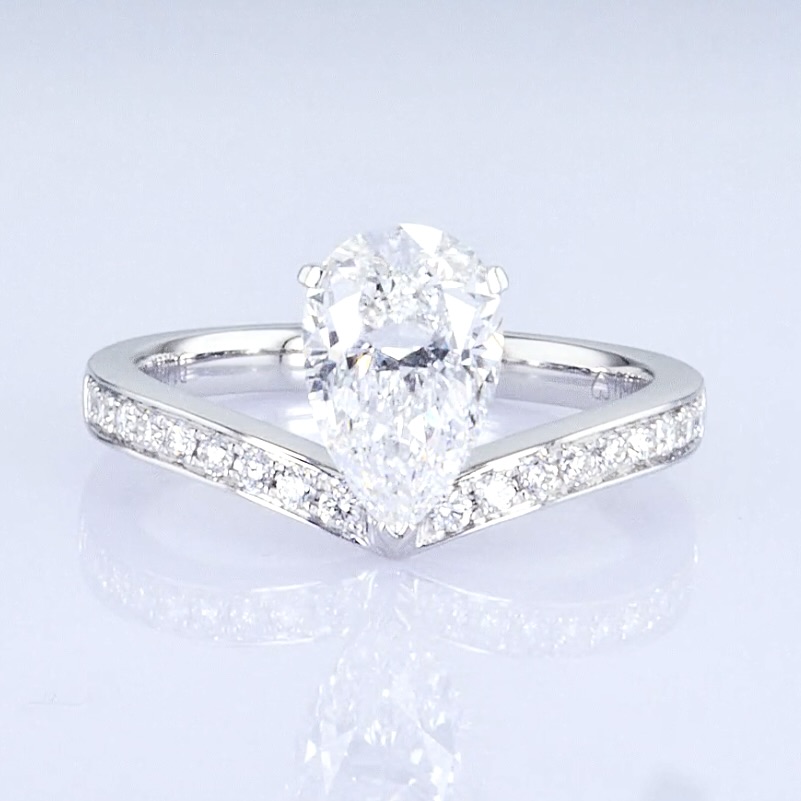 18k Pear Shape White Lab Grown Diamond Ring Princess Design For Gifts For Party
