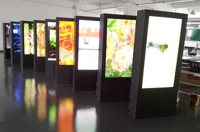 270W Outdoor Digital Kiosk Free Standing LCD Display 178° Viewing Angle